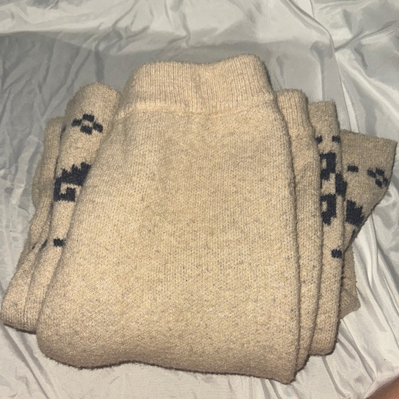 Cozy Beige Knit Sweatpants flared  with Patterned - Picture 3 of 3
